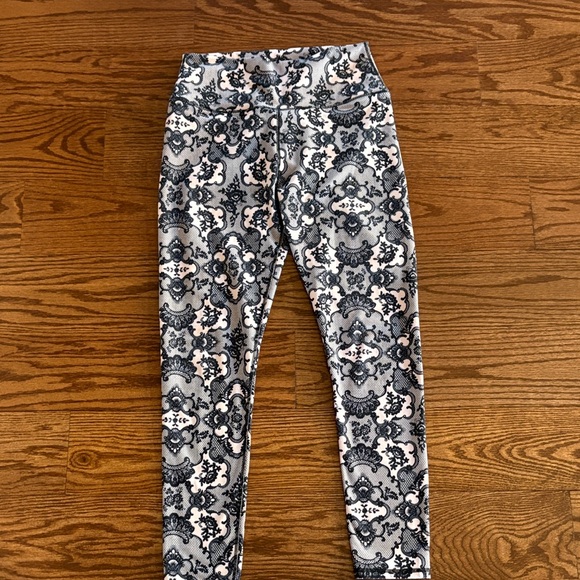 Fabletics lisette high waist lace Patterned Leggings ankle black lace print pink - Picture 3 of 10